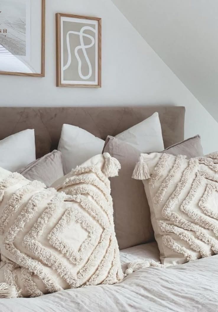 Handmade wool cushion-S442