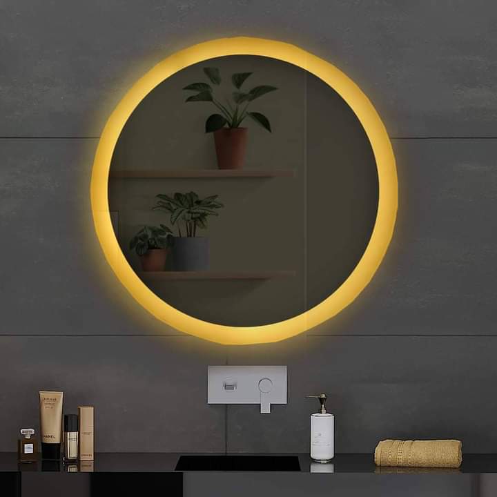 zg 2028-mirrors d. Grits in a distinctive geometric shape with yellow light