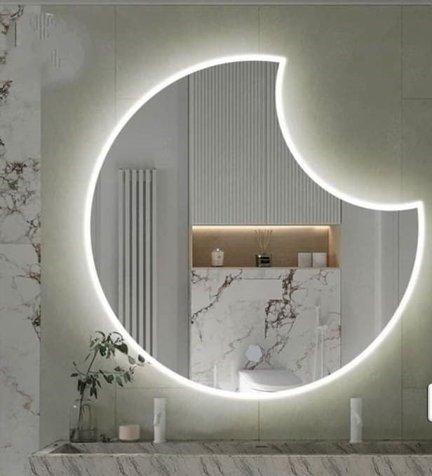 zg 2032-mirrors d. Crescent-shaped groats with white light