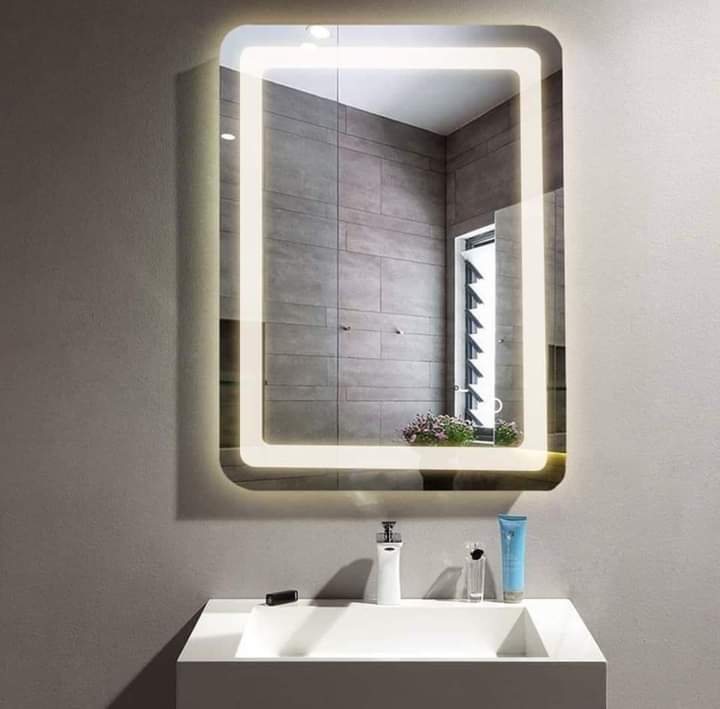 zg 2034-mirrors d. Grits in a distinctive geometric shape with yellow light
