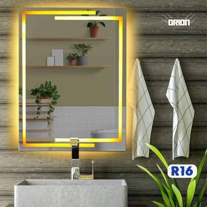 zg 2014-mirrors d. Grits in a distinctive geometric shape with yellow light