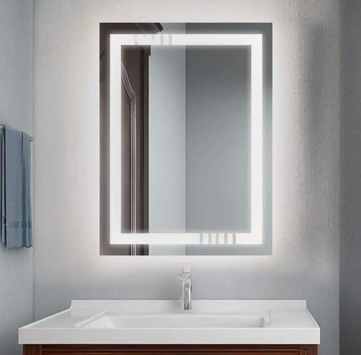 zg 2021-mirrors d. Grits in a distinctive geometric shape with white lighting